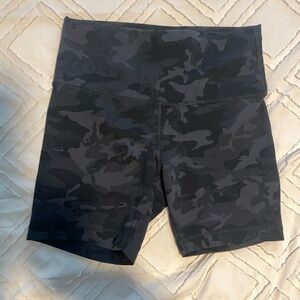 Lululemon Wunder Train 6” biker shorts